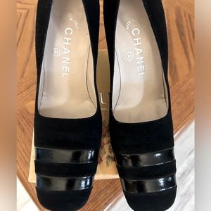 CHANEL PUMPS BLACK 36, SUEDE & PATENT LEATHER, CHANEL SILVER DETAIL IN 2in. HEEL